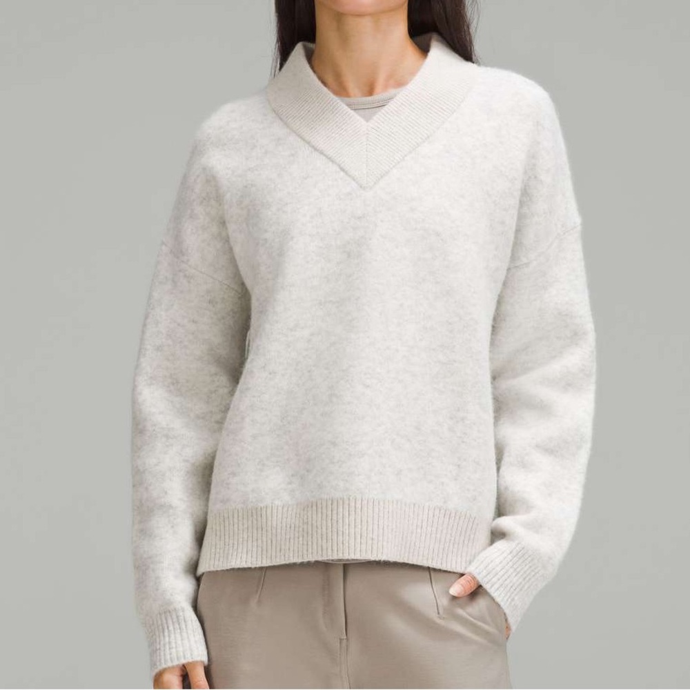 Lululemon Alpaca Wool-Blend V-Neck Sweater
Heathered Light Grey